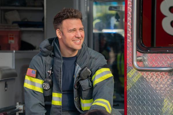 Bild 1 von 10: Eddie Diaz (Ryan Guzman)