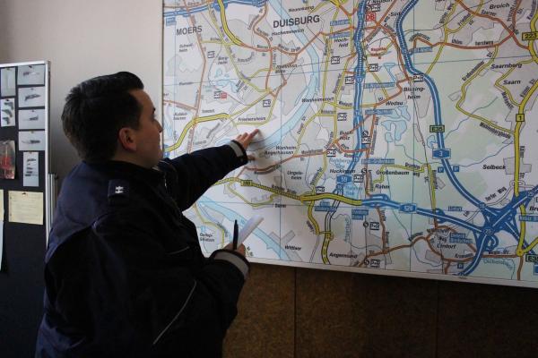 Bild 1 von 6: Die Ruhrpottwache: Ob spektakuläre Verfolgungsjagden, Explosionen, Helikoptereinsätze oder die schwierige Suche nach einem Beweisstück - die Ermittler der Hauptwache Duisburg Nord brauchen ihr ganzes Knowhow, um die Täter zu fassen ...