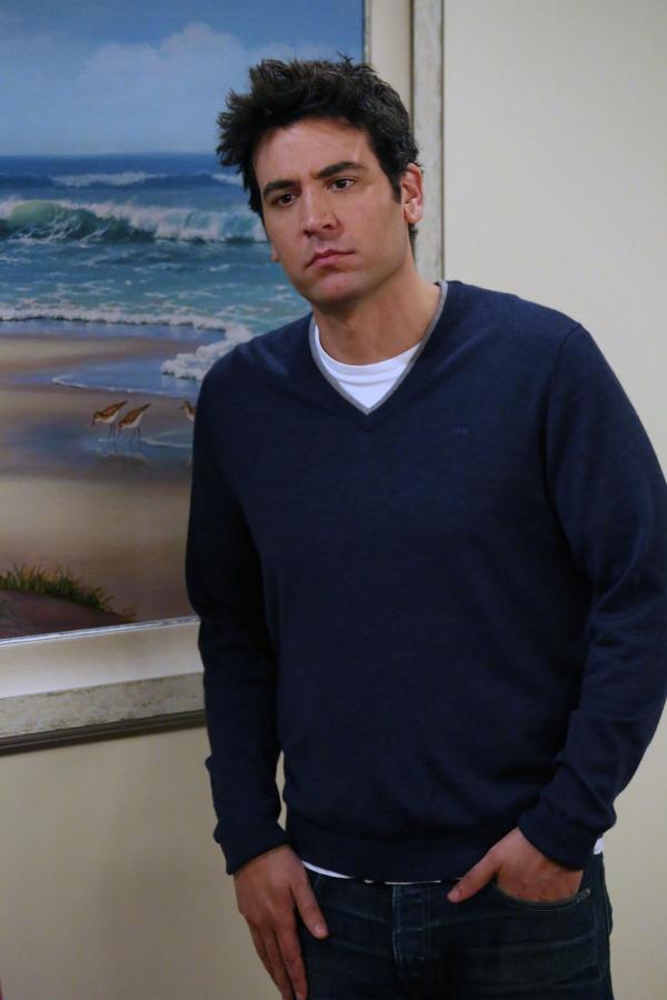 Bild 1 von 27: Weil Cassie ihm so auf die Nerven geht, will Ted (Josh Radnor) flüchten und sich einen Leuchtturm in der Gegend anschauen. Doch der Hotelportier will ihn nicht ohne Begleitung hingehen lassen, weil der Leuchtturm einfach zu romantisch ist ...