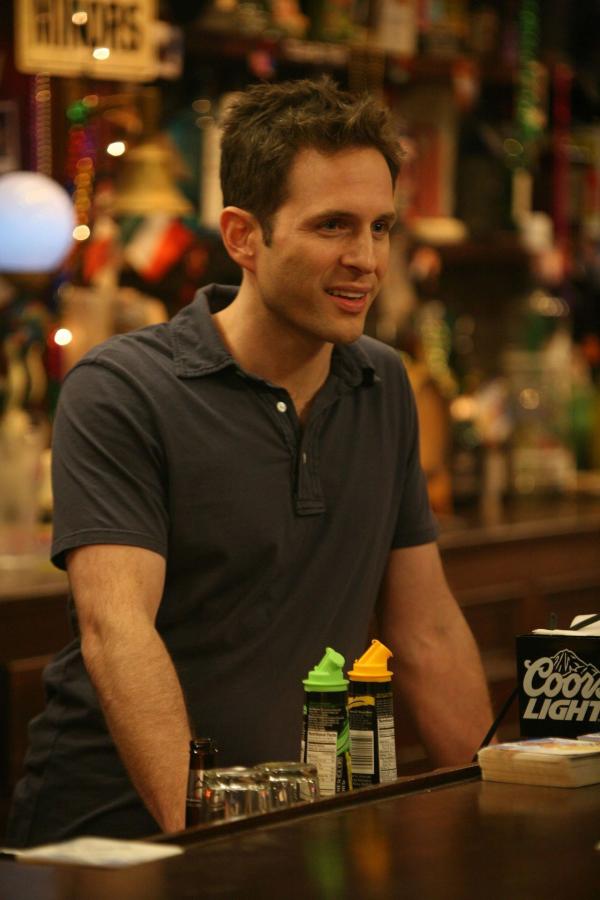 Bild 1 von 13: Dennis Reynolds (Glenn Howerton)