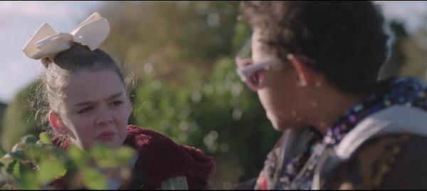 Bild 1 von 2: Zauberei gibt es nicht und Superkräfte auch nicht. Das weiß Anna ganz genau. Doch dann trifft sie das Mädchen Zed und auf einmal ist sie sich ihrer Sache nicht mehr ganz so sicher, denn Zed kann Dinge schweben lassen.