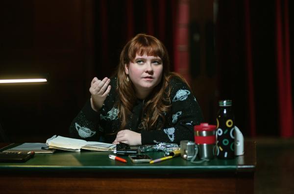 Bild 1 von 3: Louise (Liv Henneguier)