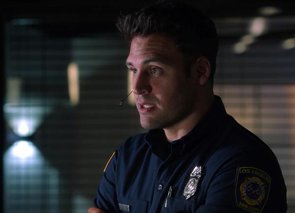 Bild 1 von 19: Eddie Diaz (Ryan Guzman)