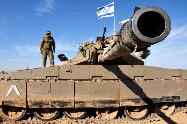 Bild 1 von 6: Mit schweren Panzern bereiten sich israelische Soldaten im Januar 2009 auf den Einmarsch in den Gazastreifen vor.