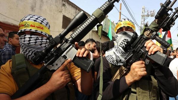 Bild 1 von 1: Mitglieder der Hamas posieren mit ihren Waffen