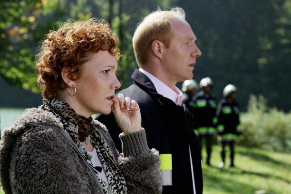 Bild 1 von 18: Im Bild: Stefanie Dvorak (Mia), Simon Schwarz (Ferdinand).
