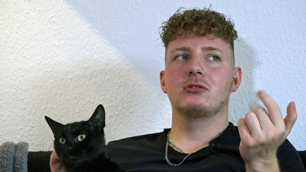 Bild 1 von 3: Jonas ist frisch verliebt