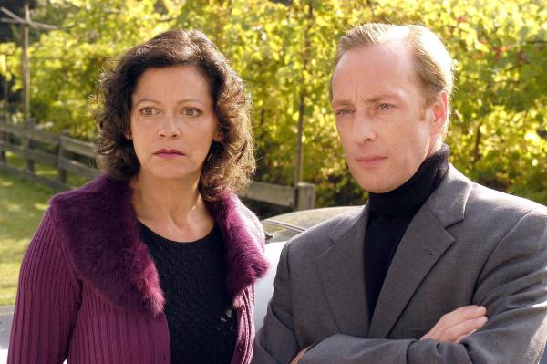 Bild 1 von 21: Im Bild: Angela Roy (Doris Widmann), Wilfried Hochholdinger (Ludwig Lackner).