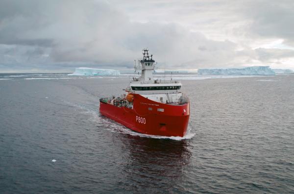 Bild 1 von 3: Das Schiff ?Astrolabe? durchquert das eisige Südpolarmeer und verbindet Hobart in Tasmanien mit Adélieland.