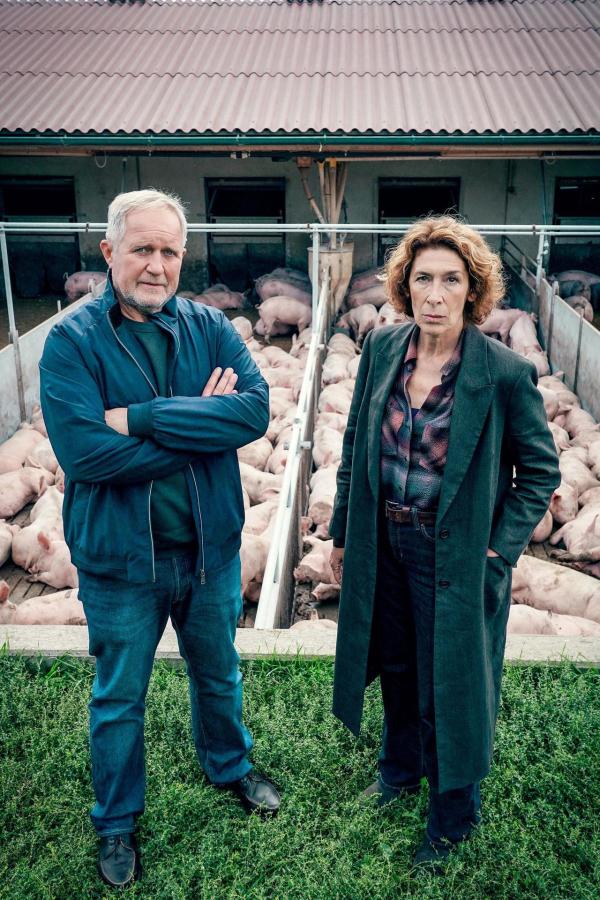 Bild 1 von 30: Im Bild: Harald Krassnitzer (Moritz Eisner), Adele Neuhauser (Bibi Fellner).