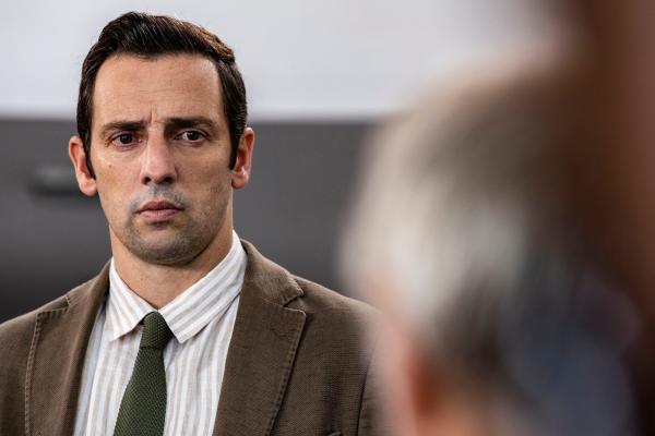 Bild 1 von 3: Ein mysteriöser Mord in schwindelerregenden Höhen macht DI Parker (Ralf Little) stutzig.