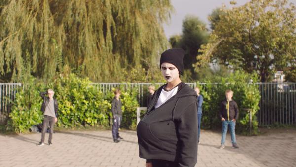 Bild 1 von 6: Kees (Ole Kroes) ist jetzt Gothic.