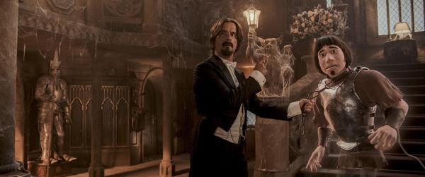 Bild 1 von 8: König Julius Der III. (Christoph Maria Herbst, l.); Hui Buh (Michael Bully Herbig, r.)