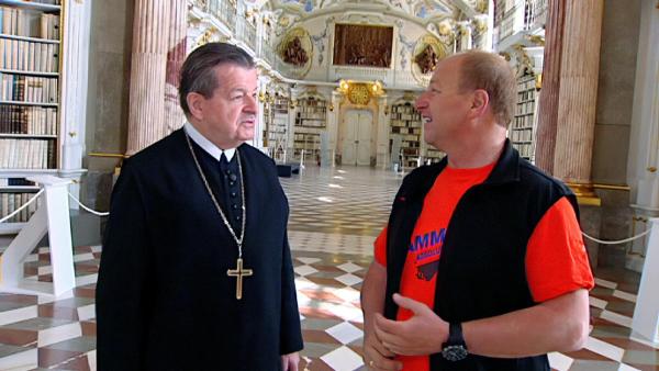 Bild 1 von 4: Im Bild: Harry Prünster im Gespräch mit Abt Bruno Hubl in Stift Admont.