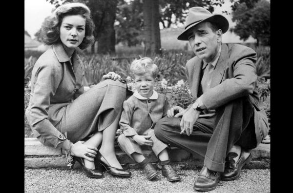 Bild 1 von 1: Die Hollywood-Legenden Humphrey Bogart und Lauren Bacall mit ihrem gemeinsamen Sohn Stephen ? ein intimer Familienmoment