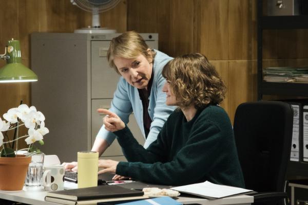 Bild 1 von 24: Von links: Kriminalhauptkommissarin Paula Ringelhahn (Dagmar Manzel) und Wanda Goldwasser (Eli Wasserscheid).