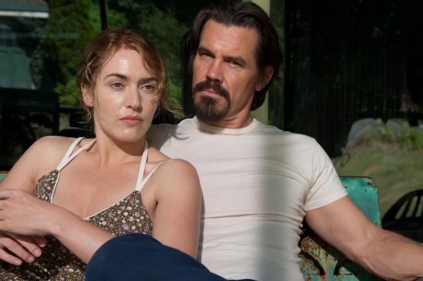 Bild 1 von 20: Mit dem sensiblen Frank (Josh Brolin, r.) findet die depressive Mutter Adele (Kate Winslet, l.) endlich wieder etwas Glück in ihrem Leben. Doch dann holt das Paar die kriminelle Vergangenheit des Mannes, der sich als Sträfling auf der Flucht herausstellt, ein ...