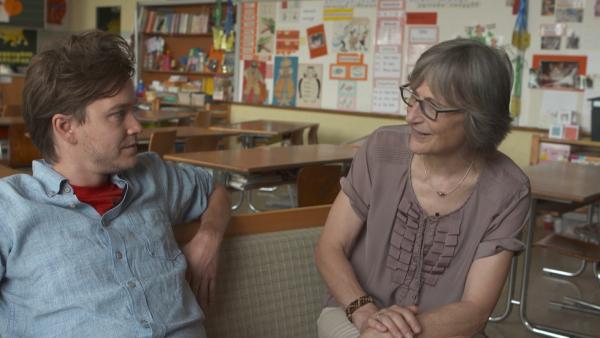 Bild 1 von 1: Nina und Michael wollen wissen, wie sich Kinder in der Schulzeit verändern. Mit welchen Eindrücken und Anforderungen werden sie konfrontiert und wie wirkt sich der Leistungsdruck auf die Persönlichkeitsentwicklung aus?