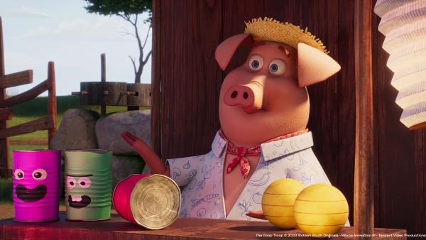 Bild 1 von 1: Beim Rummel auf dem Hof kümmert sich Clive ums Dosenwerfen.