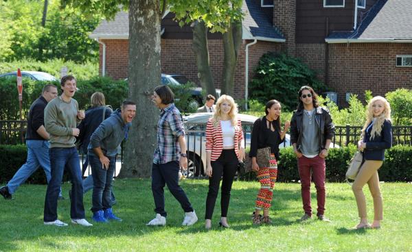 Bild 1 von 9: (v.l.n.r.) Rick (Nick Bailey); Kyle McDevitt (Brock Yurich); Colin (Will Peltz); Whitney (Claudia Lee); Paloma (Jeanette Dilone); Dave (Avan Jogia); Mackenzie (Peyton List)