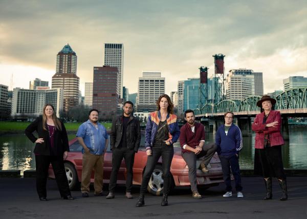 Bild 1 von 6: Im Bild (v.li.): Camryn Manheim (Lieutenant Cosgrove), Adrian Martinez (Tookie Alvarez), Michael Ealy (Detective Miles Hoffman), Cobie Smulders (Dex Parios), Jake Johnson (Grey McConnell), Cole Sibus (Ansel Parios), Tantoo Cardinal (Sue Lynn Blackbird).