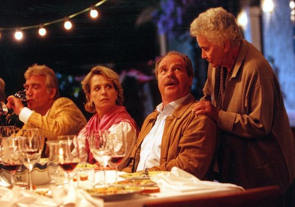 Bild 1 von 5: Von links: Josef Winkler (Heinz Marecek), Helene (Gisela Schneeberger), Georg Altenburger (Friedrich von Thun) und Nonna (Alida Valli).