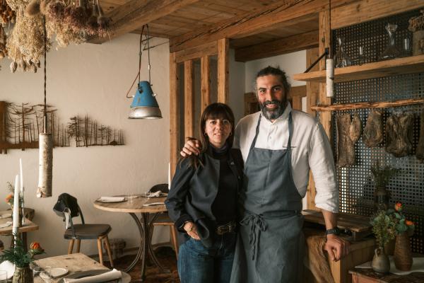 Bild 1 von 39: Portrait (Halbnah) von Riccardo Gaspari und Ludovica Rubbini während ServusTVs \