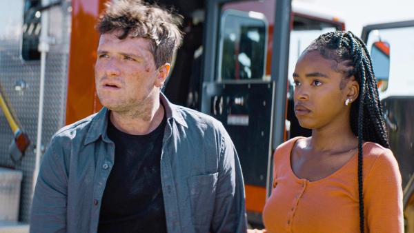 Bild 1 von 5: Franklin Fox (Josh Hutcherson) verhindert bei einer Präsentation des Unternehmers Anton Burrell ein Attentat und entdeckt einen Ring, der Zeitreisen von 57 Sekunden ermöglicht. Anfangs nutzt er diese Fähigkeit für persönliche Vorteile. Doch sein Hauptaugenmerk richtet sich bald auf das Pharmaunternehmen Renson, das mit einem gefährlichen Medikament den Tod seiner Schwester verschuldete. Die Zeitreisen führen jedoch zu katastrophalen Ereignissen.