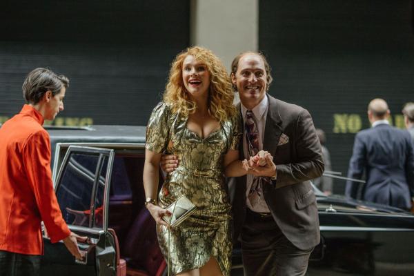 Bild 1 von 10: Kay (Bryce Dallas Howard, l.); Kenny Wells (Matthew McConaughey, r.)