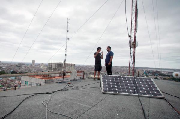 Bild 1 von 6: Auf den Dächern von Havanna: Corentin trifft Informatiker El Doom.