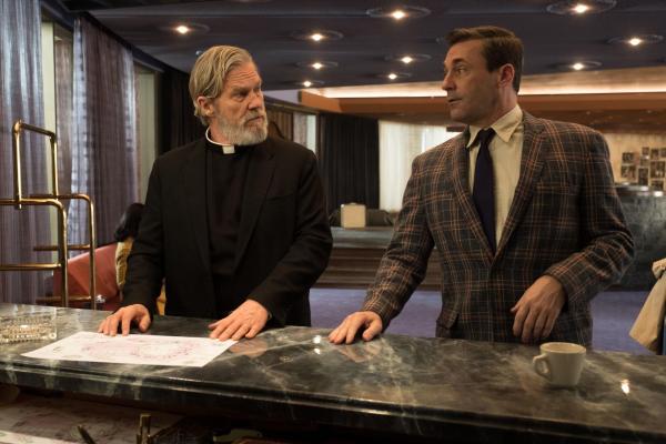 Bild 1 von 10: Pater Daniel Flynn (Jeff Bridges, l.); Laramie Seymour Sullivan (Jon Hamm, r.)