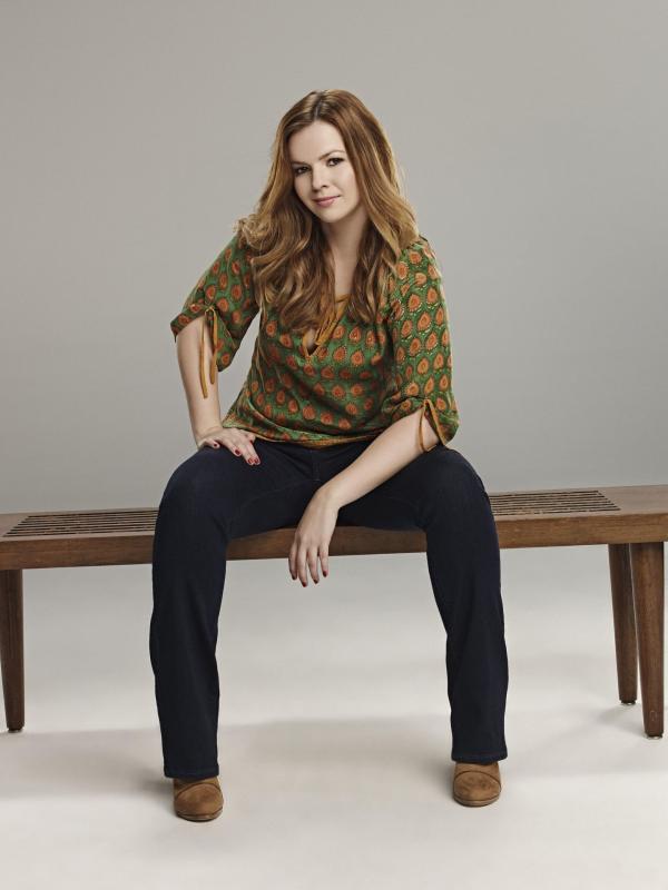 Bild 1 von 20: (11. Staffel) - zeigt den Jungs, wie man Frauen aufreißt: Charlies Tochter Jenny (Amber Tamblyn) ...