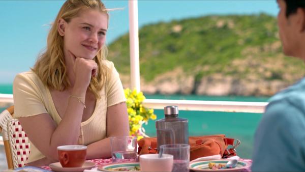 Bild 1 von 3: Mia (Virginia Gardner) und Kyle (Alex Aiono) sind auf einem ganz besonderen Roadtrip