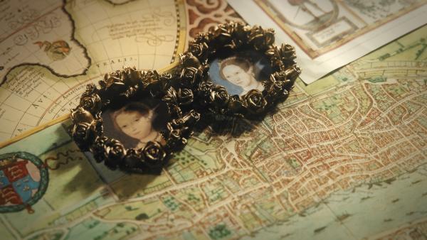 Bild 1 von 4: Queen Maria Tudors (rechtes Portrait) Rivalin war Lady Grey (linkes Portrait), die den Kampf um den Thron von England verlor und am 12. Februar 1554 im Londoner Tower enthauptet wurde.