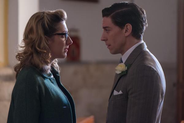 Bild 1 von 7: Rita Montesinos (Cecilia Freire, l.); Pedro Infantes (Adrián Lastra, r.)