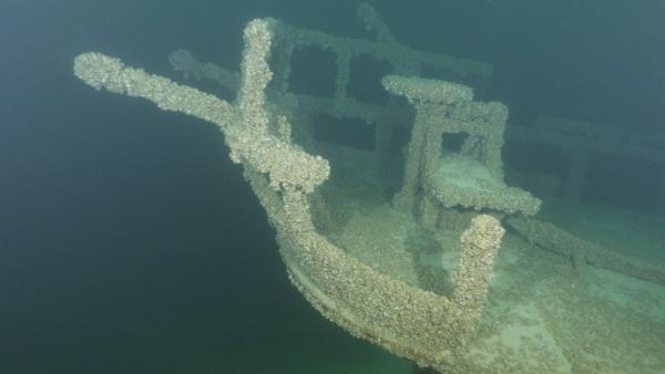 Bild 1 von 3: Der Bodensee birgt in der Tiefe verborgene Schätze wie Schiffswracks und versunkene Flugzeuge.