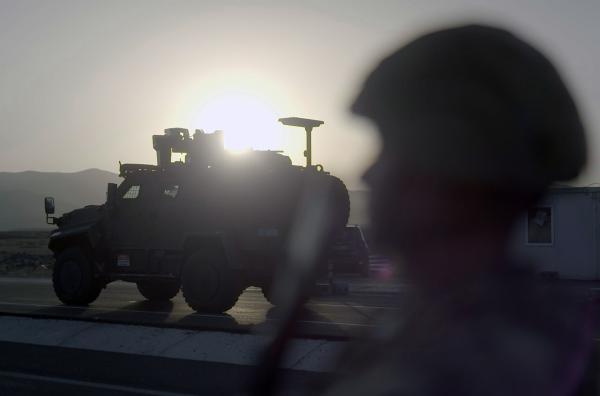 Bild 1 von 4: Auch Polizei- und Militärkräfte werden gegen Flüchtende eingesetzt - und sie scheuen nicht den Einsatz von Wasserwerfern und Tränengas.