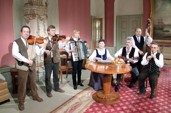 Bild 1 von 14: Im Bild: Ziersdorfer Stubenmusi.