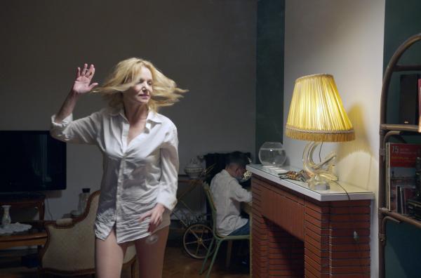 Bild 1 von 1: Glady (Fabienne Babe) in der Wohnung ihrer Schulfreundin Eugénie: Nichts ist ihr wichtig, noch nicht einmal Sex, Alkohol oder Tanzen.