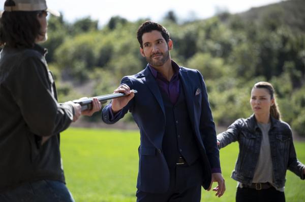 Bild 1 von 1: Lucifer Morningstar (Tom Ellis, l.); Chloe Decker (Lauren German, r.)
