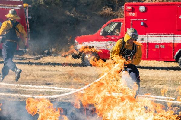 Bild 1 von 10: Eddie Diaz (Ryan Guzman)