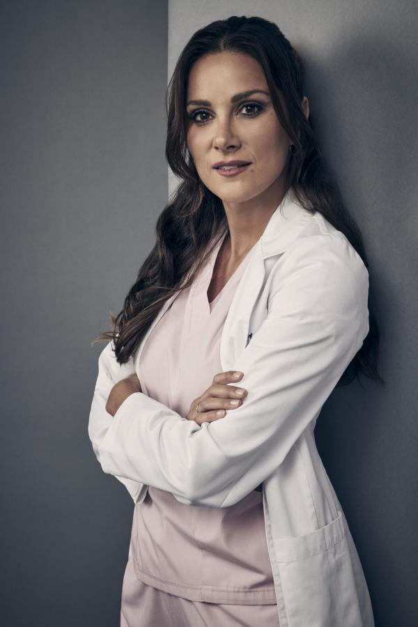 Bild 1 von 34: (5. Staffel) - Dr. Carina DeLuca (Stefania Spampinato)