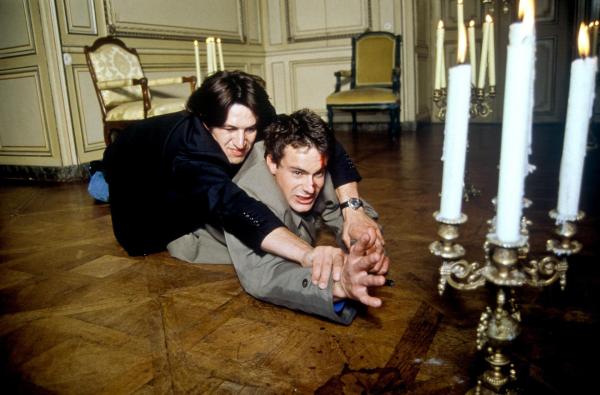 Bild 1 von 8: Im Bild: Kommissar Richie Moser (Tobias Moretti, li.) hat Stefan Lanz (Gedeon Burkhard) überwältigt.