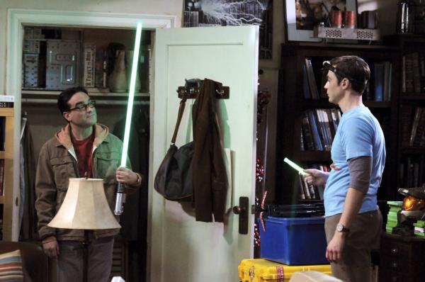 Bild 1 von 26: Geraten in Streit: Leonard (Johnny Galecki, l.) und Sheldon (Jim Parsons, r.) ...