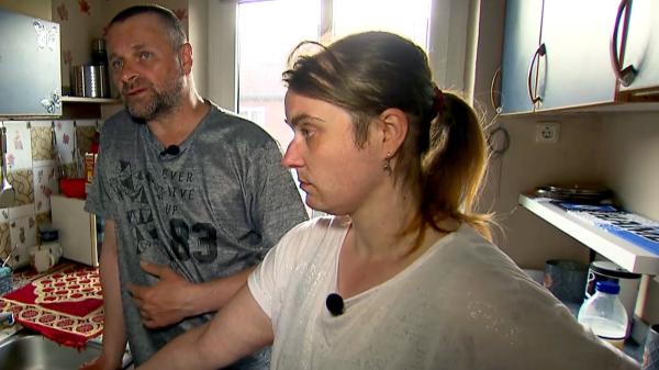 Bild 1 von 3: Jessica und Olaf wollen Platz für eine kleine Werkstatt schaffen, um ihr Budget aufzubessern.