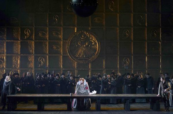 Bild 1 von 4: Aufführung von ?Maria Stuarda? am Teatro Real in Madrid mit Lisette Oropesa (Mi.) in der Titelrolle ? inszeniert von David McVicar