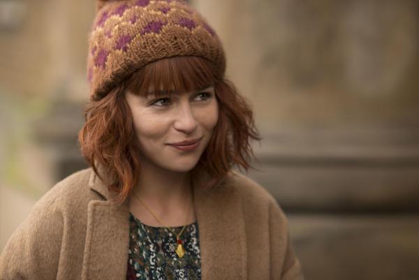 Bild 1 von 17: Zwölf Jahre lang musste Evelyn (Emilia Clarke) auf ihren Vater verzichten, der als Safe-Knacker bei seinem letzten Coup im Gefängnis gelandet ist. Der notorische Gauner gelobt Besserung, doch sein Zukunftsplan sagt das genaue Gegenteil ...