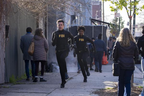 Bild 1 von 7: Special Agent Stuart Scola (John Boyd, l.); Special Agent Tiffany Wallace (Katherine Renee Kane, r.)