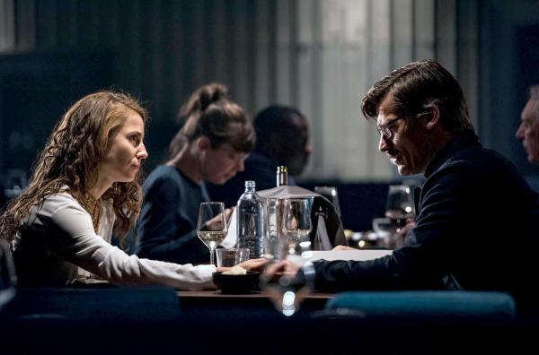 Bild 1 von 5: Lærke (Tuva Novotny) möchte Max (Nikolaj Coster-Waldau) beistehen, doch dieser fühlt sich mehr und mehr von unheimlichen Umständen bedroht.