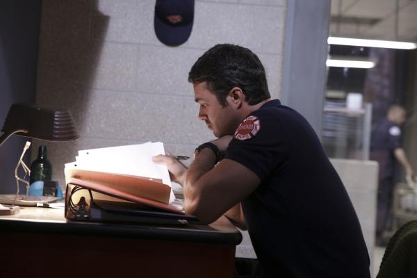 Bild 1 von 8: Taylor Kinney as Kelly Severide -- (Photo by: Elizabeth Morris/NBC)